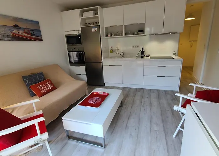 Residence Near The Beach 31 M With Balconypool